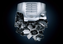 V8 5.7Lエンジン（3UR-FE）